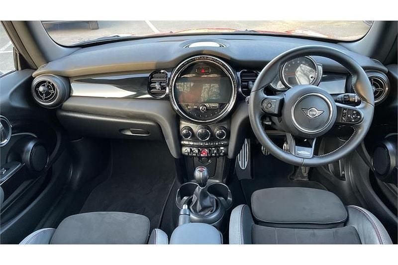 Used Mini Cooper Comfort 136 HP (100 kW) 2022 Chili red Hatchback