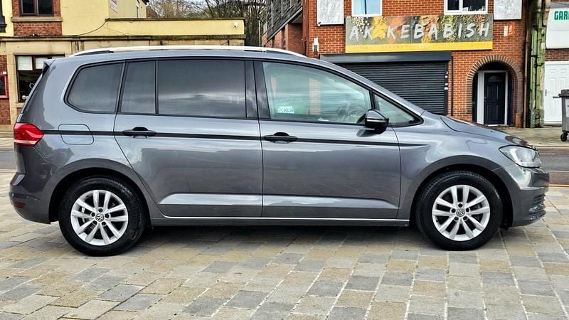 Used VW Touran Family 115 HP (84 kW) 2017 Grey MPV