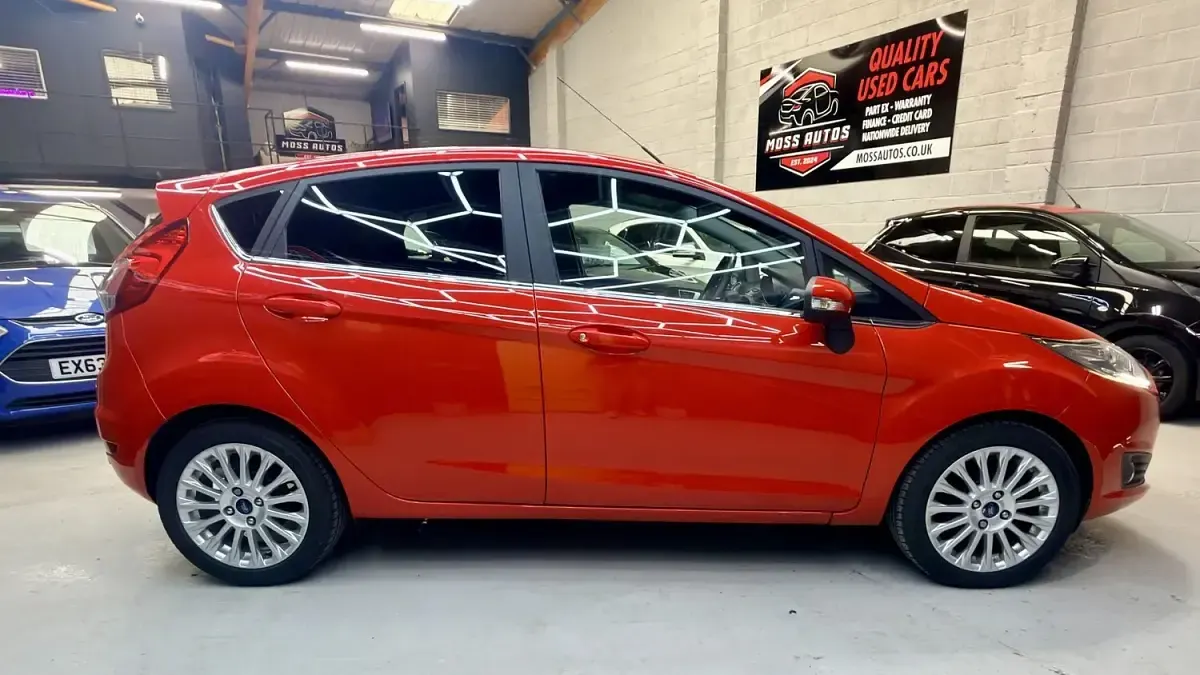 Used Ford Fiesta Titanium 125 HP (91 kW) 2015 Red Hatchback