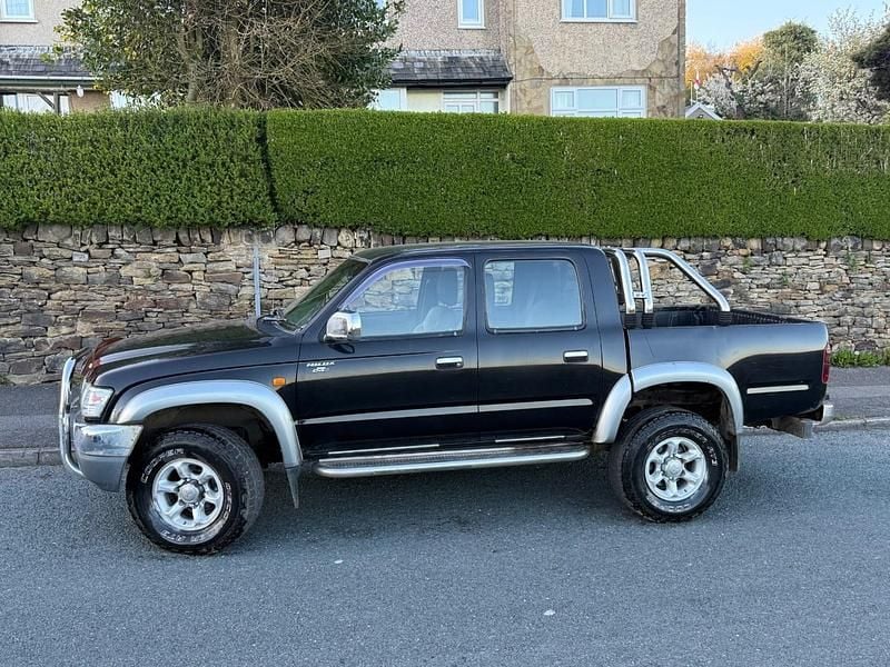 Used Toyota HiLux 2002 Black Pickup