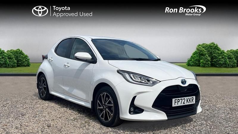 White Used 2022 Toyota Yaris Hybrid Design Hatchback | £16,800 (Fair price) - Image 1/4