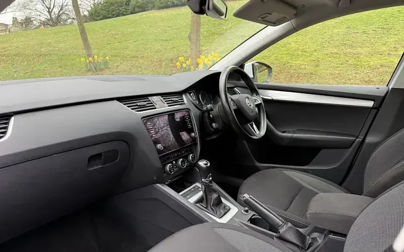 Used Skoda Octavia SE Technology 116 HP (85 kW) 2019 White Estate