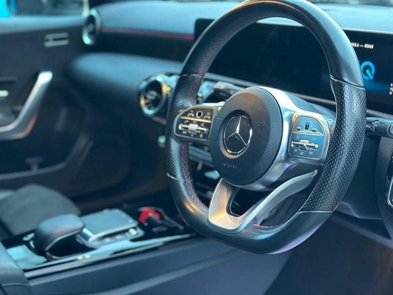 Begagnad Mercedes A250 Executive 2020 Svart Halvkombi