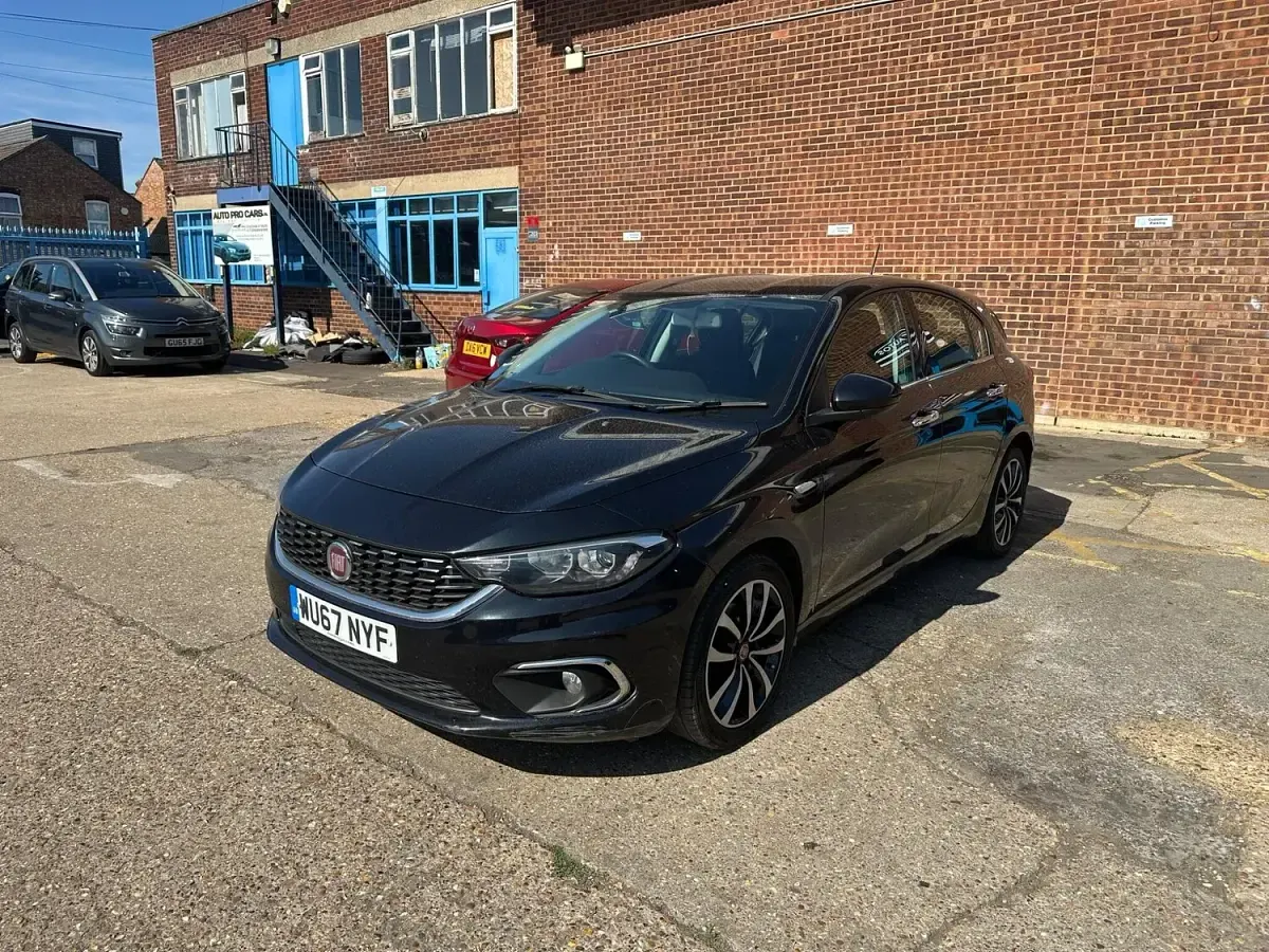 Used Fiat Tipo Lounge 95 HP (69 kW) 2017 Black Hatchback