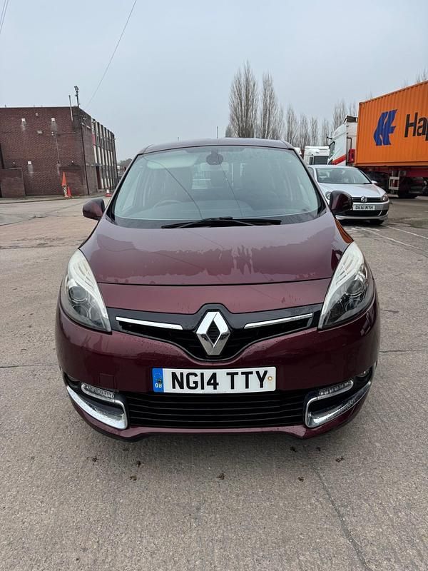 Used Renault Grand Scénic III Dynamique 110 HP (80 kW) 2014 Red MPV