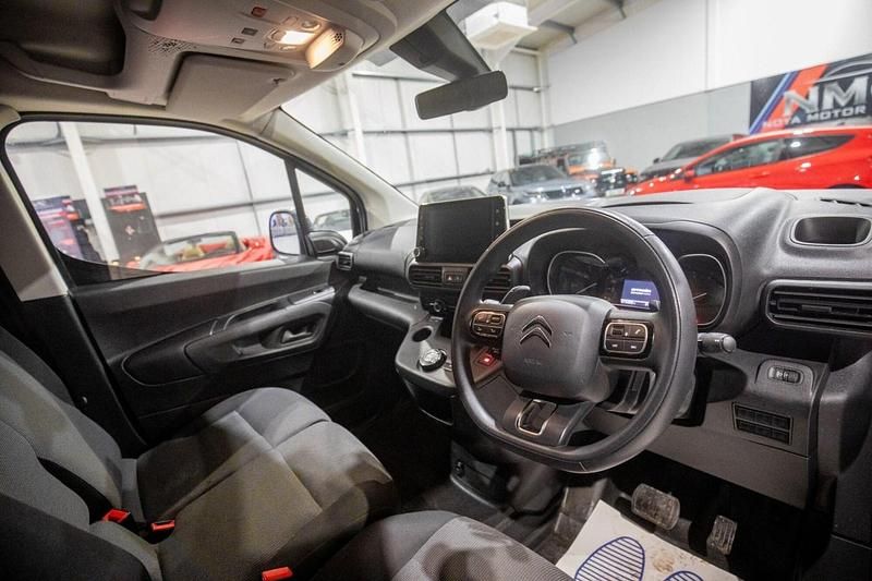 Used Citroën Berlingo 130 HP (95 kW) 2021 White MPV