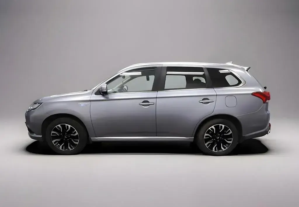 Used Mitsubishi Outlander P-HEV 2017 Grey SUV