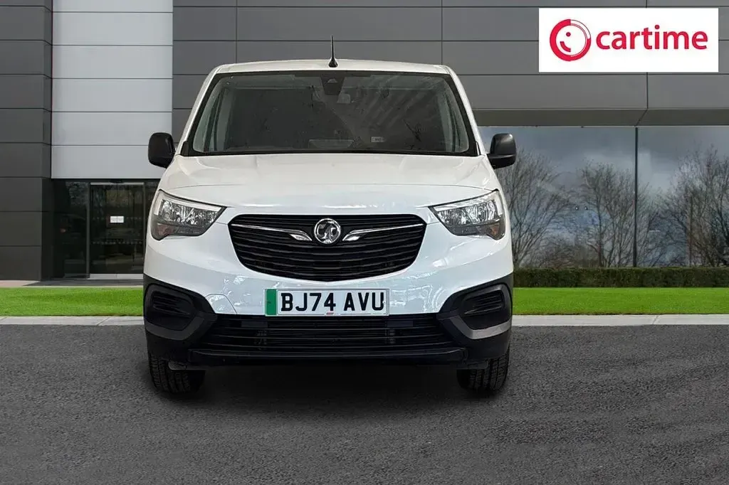 Used Vauxhall Combo 100 kW (136 HP) 2024 White MPV