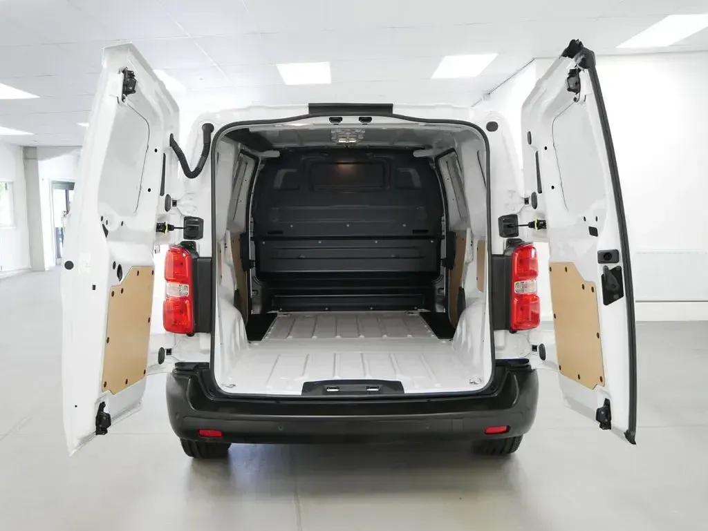 Używany Peugeot e-Expert 100 kW (136 KM) 2024 Biały Van