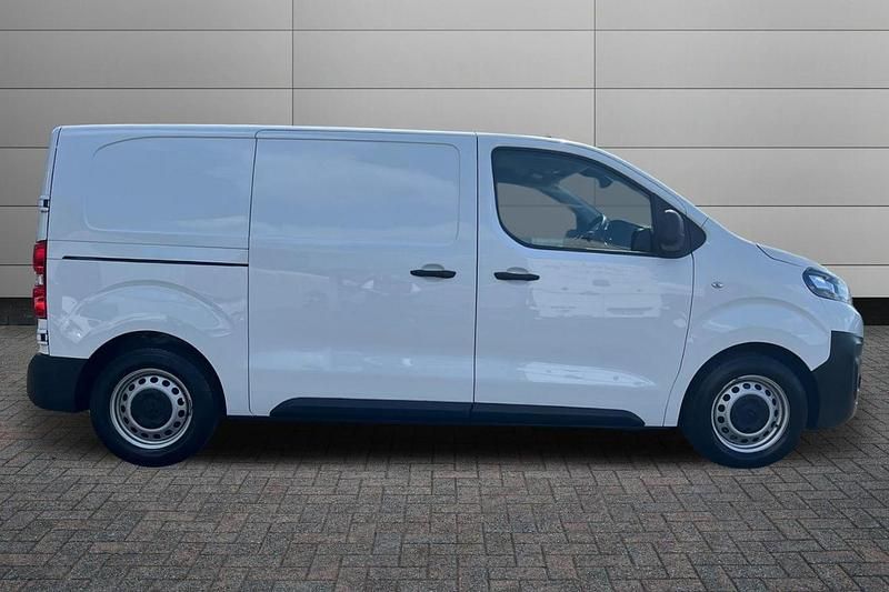 White Used 2022 Citroën Dispatch MPV | £12,990 (Good price) - Image 1/4