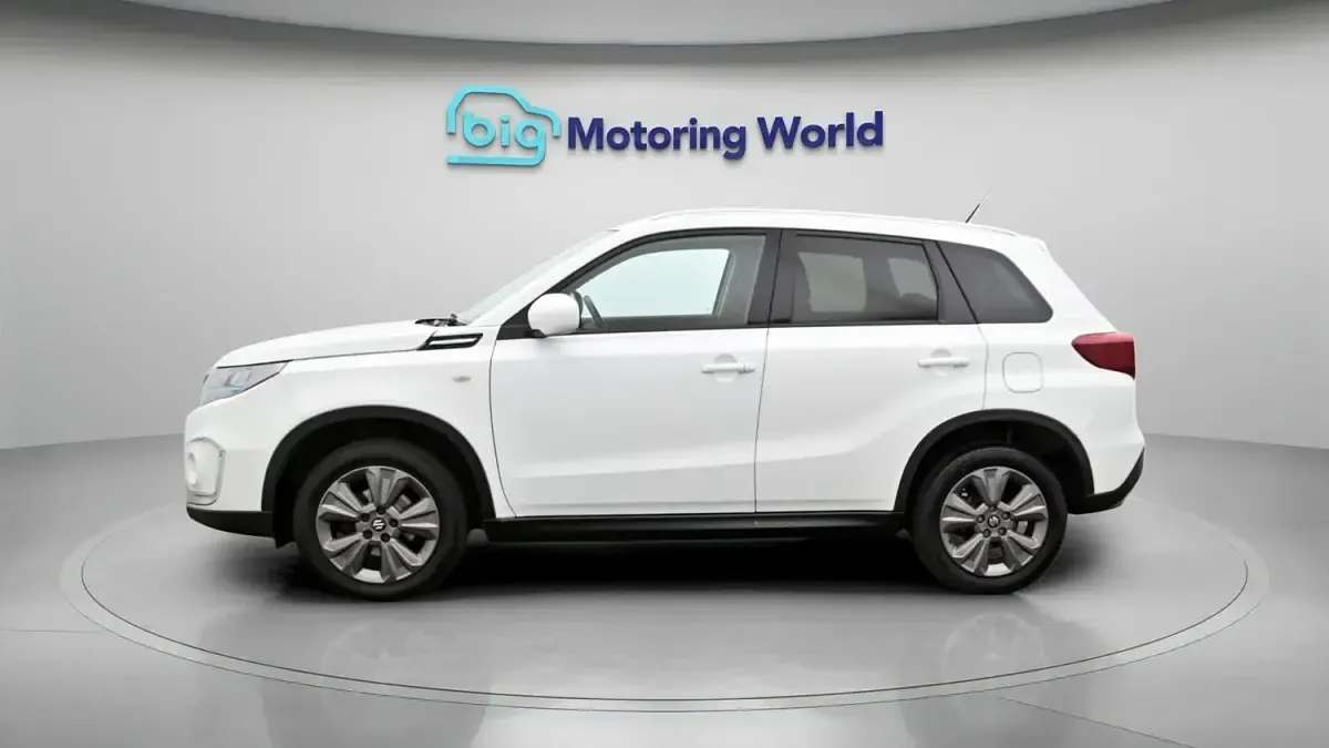 Używany Suzuki Vitara SZ-T 129 KM (94 kW) 2022 Biały SUV