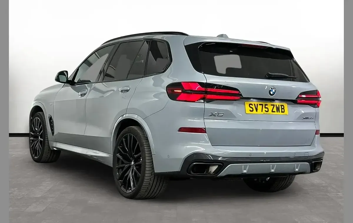 Usado BMW X5 M Sport 490 CV (360 kW) 2025 Gris SUV