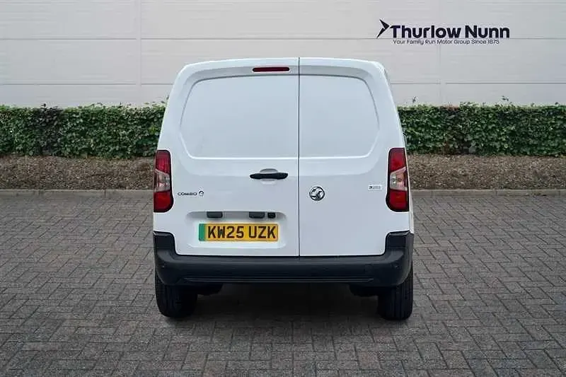 Begagnad Vauxhall Combo 100 kW (136 HK) 2025 Vit Minibuss
