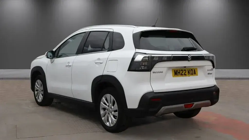 Used Suzuki SX4 2022 White SUV