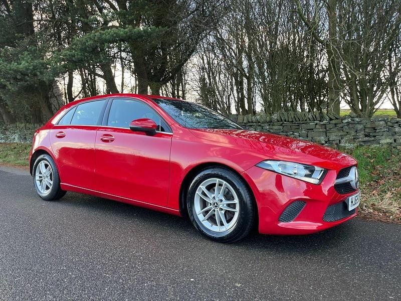 Used Mercedes A180 SE 116 HP (85 kW) 2019 Red Hatchback