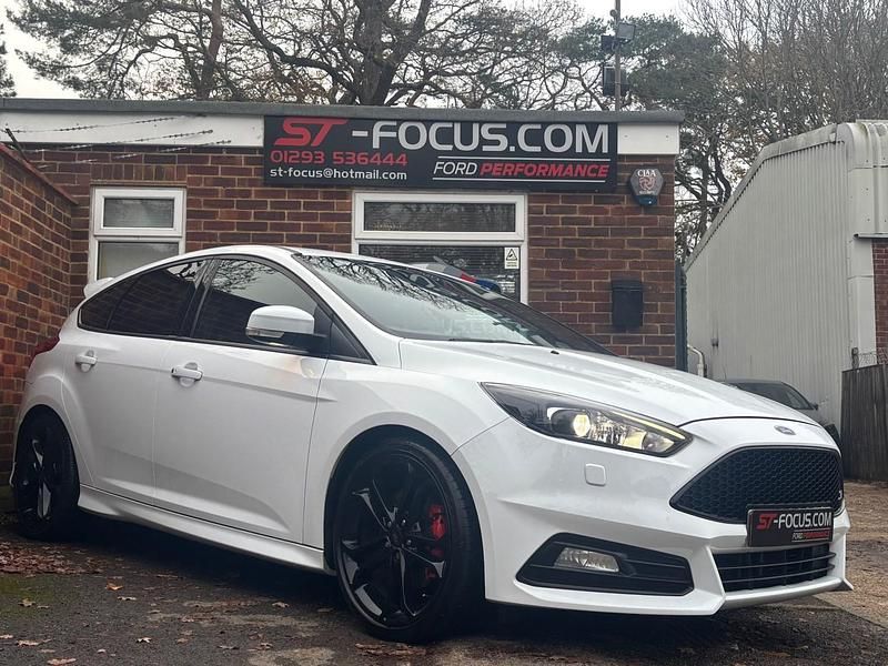 White Used 2017 Ford Focus ST Hatchback | £15,450 (Fair price) - Image 1/4