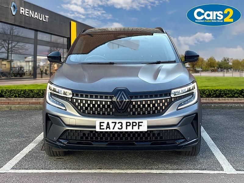 Used Renault Austral Iconic Esprit Alpine 200 HP (147 kW) 2023 Grey/black  SUV