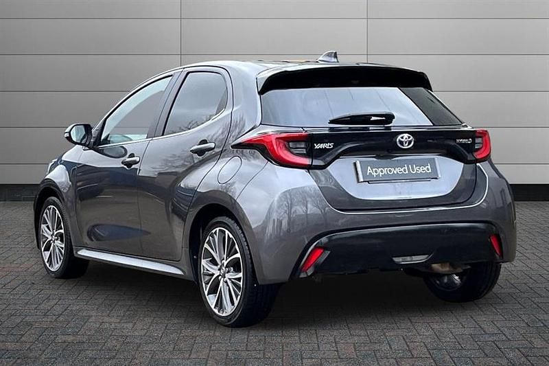 Used Toyota Yaris Hybrid 116 HP (85 kW) 2022 Decuma grey Hatchback