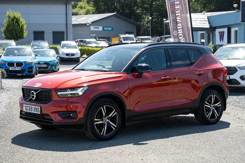 Used Volvo XC40 R-Design 150 HP (110 kW) 2019 Red SUV