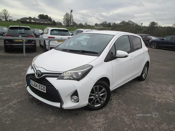 Used Toyota Yaris 90 HP (66 kW) 2014 White Hatchback
