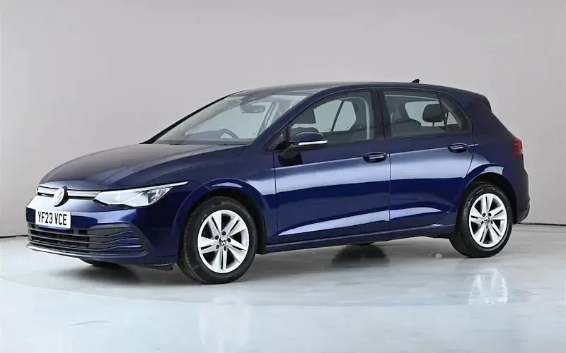 Używany VW Golf VIII Life 131 KM (96 kW) 2023 Niebieski Hatchback