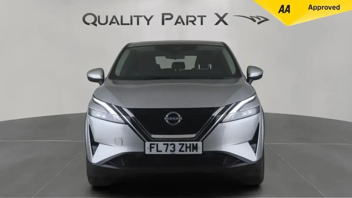 Begagnad Nissan Qashqai Acenta Premium 2024 Silver SUV