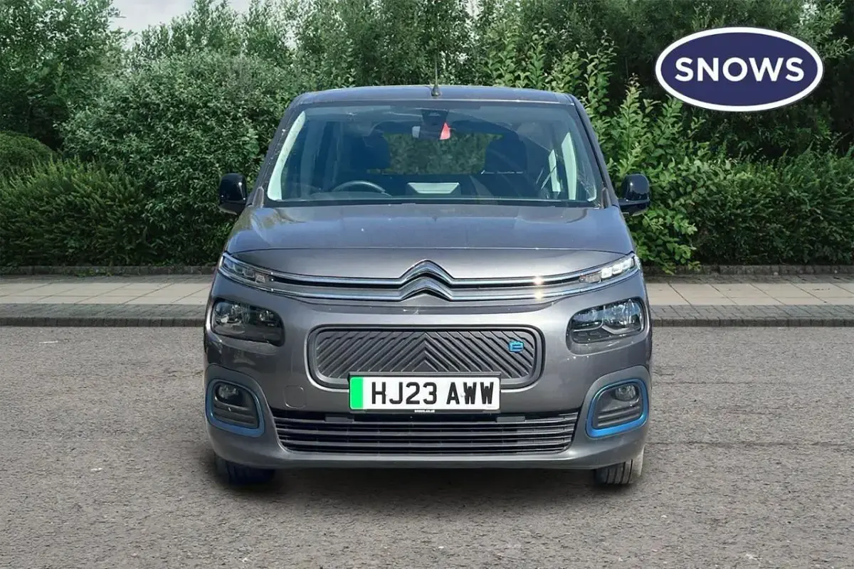 Usado Citroën e-Berlingo Feel 100 kW (136 CV) 2023 Gris Monovolumen
