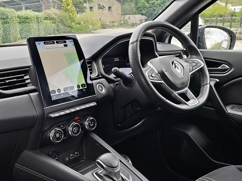 Used Renault Captur Engineered 143 HP (105 kW) 2024 Highland grey with diamond black roof SUV