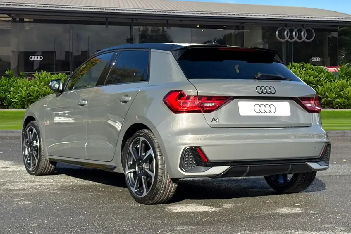 Novo Audi A1 Sportback Black Edition 95 HP (69 kW) 2025 Cinzento Citadino