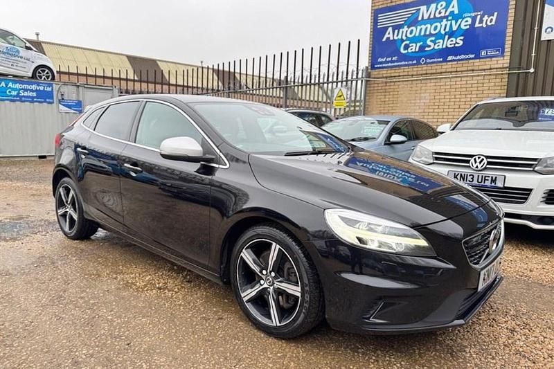 Used Volvo V40 R-Design 190 HP (139 kW) 2017 Black Hatchback