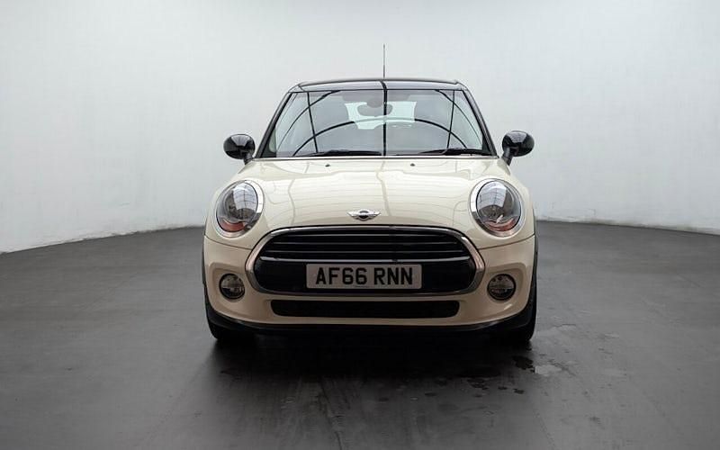 Used Mini Cooper Hatch 136 HP (100 kW) 2016 White Hatchback