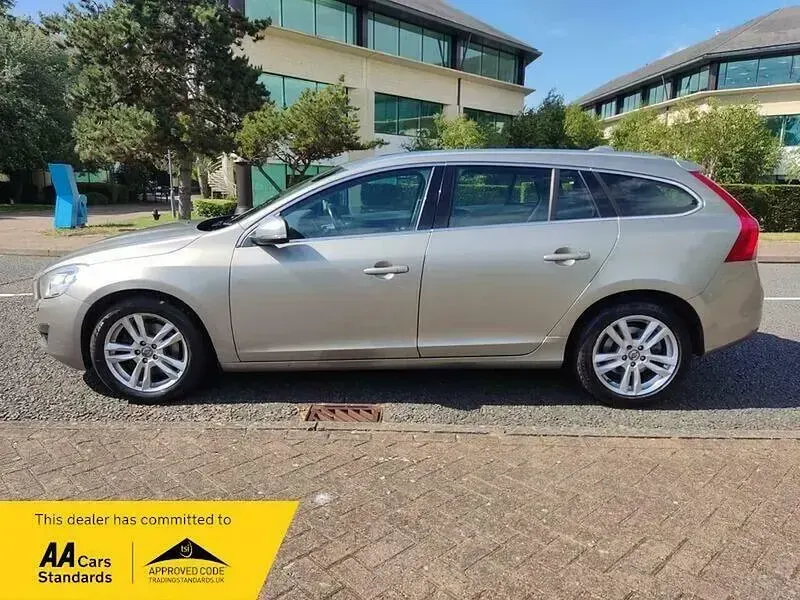 Used Volvo V60 SE Lux 215 HP (158 kW) 2012 Gold Estate