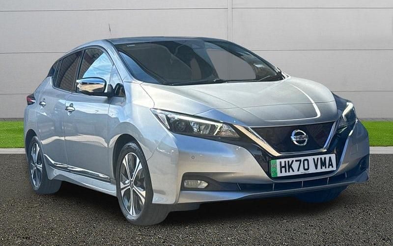 Begagnad Nissan Leaf N-Connecta 110 kW (150 HK) 2020 Silver Halvkombi