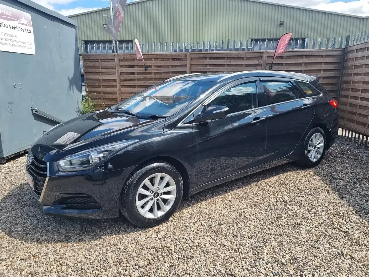 Used Hyundai i40 141 HP (103 kW) 2017 Black Estate