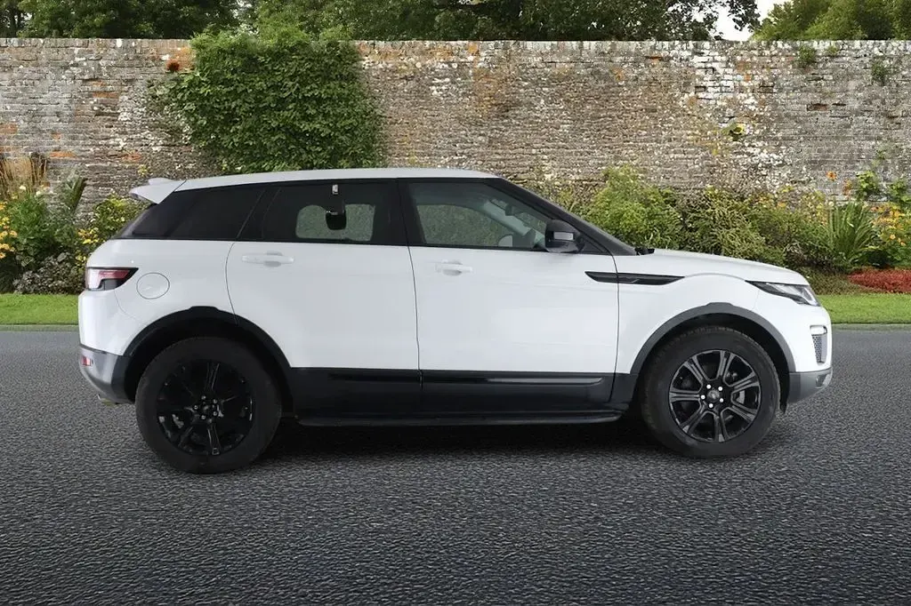 Used Land Rover Range Rover evoque SE 180 HP (132 kW) 2018 White Estate