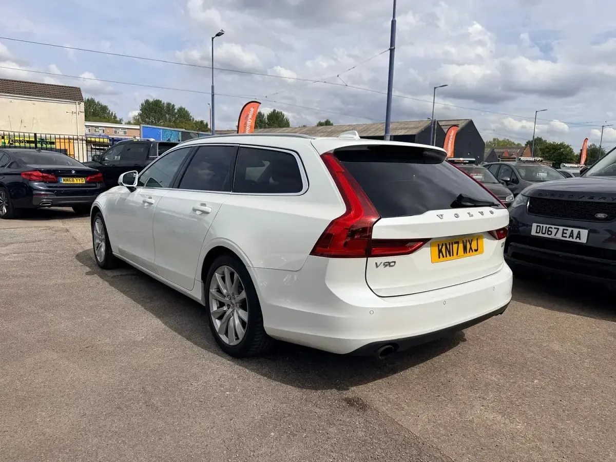 Used Volvo V90 Momentum 231 HP (169 kW) 2017 White Estate