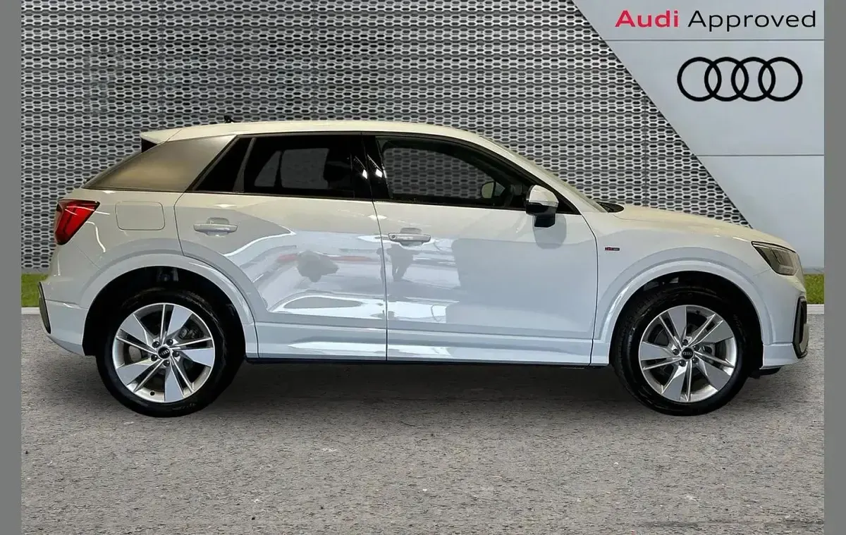 Used Audi Q2 S-Line 147 HP (108 kW) 2025 White SUV