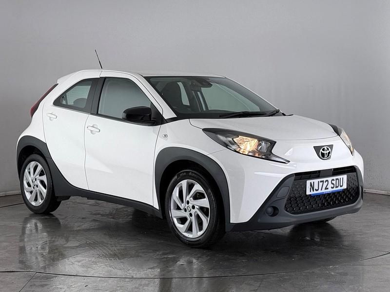 Used Toyota Aygo X PURE 72 HP (52 kW) 2022 White SUV