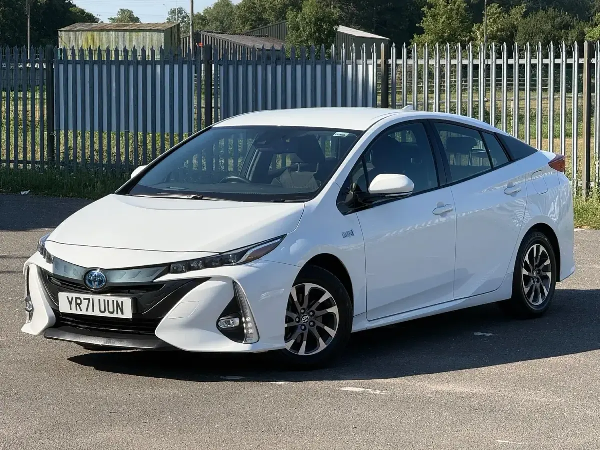 Used Toyota Prius Business Edition 122 HP (89 kW) 2021 White Hatchback