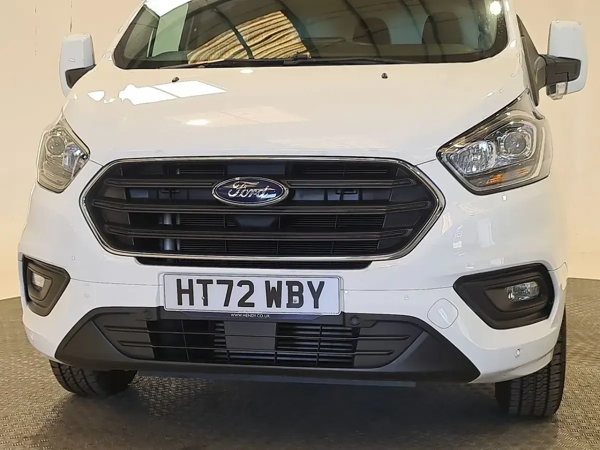 Used Ford Transit Custom Limited 130 HP (95 kW) 2023 White Van