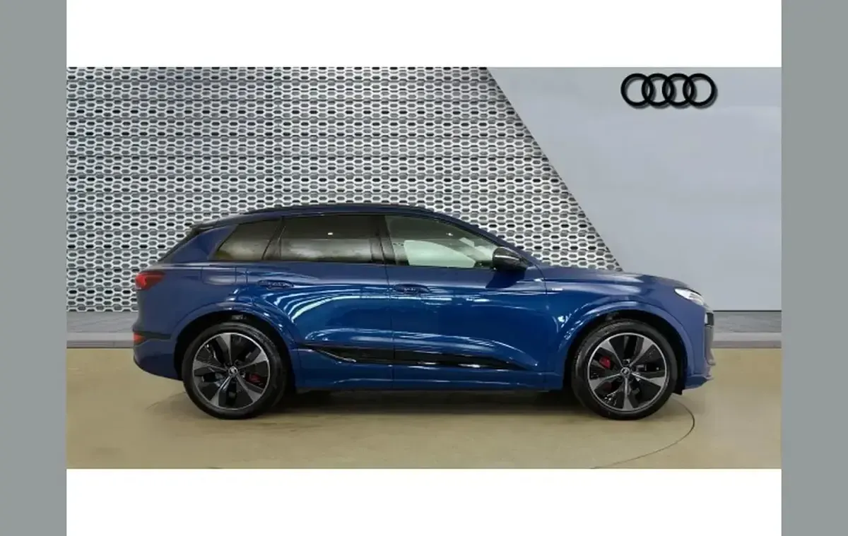 Usado Audi Q6 e-tron Advanced 284 kW (387 CV) 2025 Azul SUV