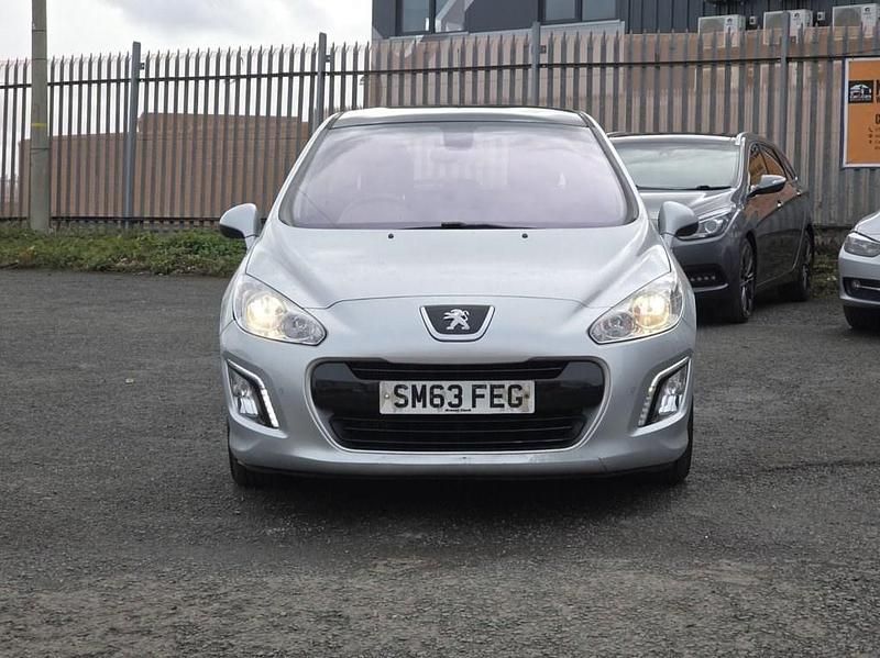 Begagnad Peugeot 308 Active 92 HK (67 kW) 2013 Silver Halvkombi