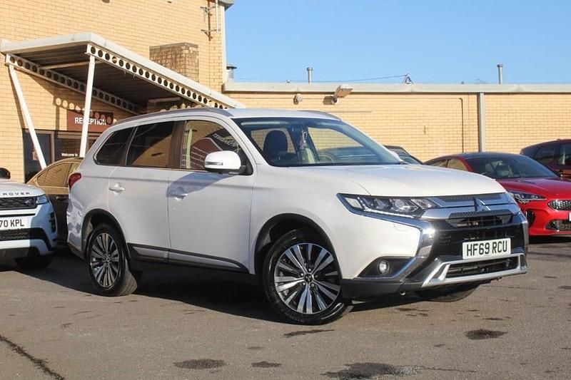 White Used 2020 Mitsubishi Outlander SUV | £14,885 (Fair price) - Image 1/1