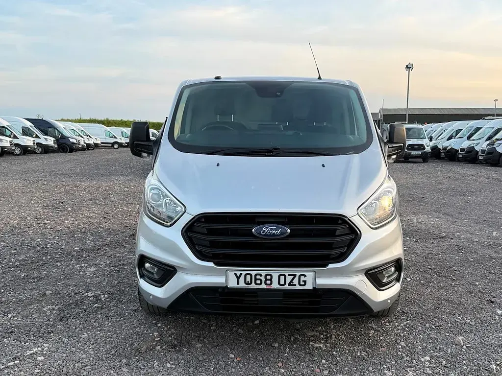 Usado Ford Transit Custom Trend 105 HP (77 kW) 2019 Prateado Van