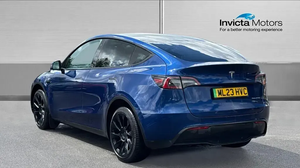 Used Tesla Model Y Long Range AWD 378 kW (514 HP) 2023 Blue metallic SUV