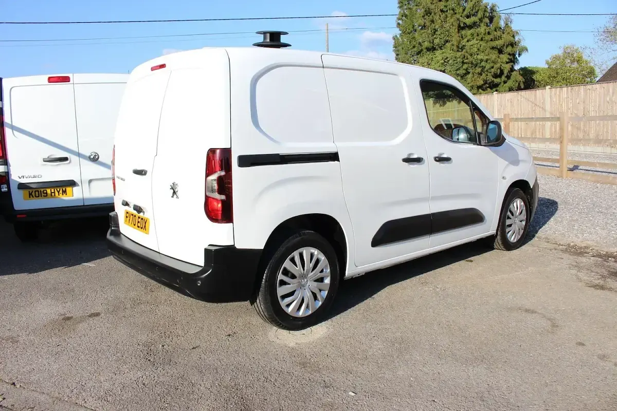 Used Peugeot Partner 131 HP (96 kW) 2021 White MPV