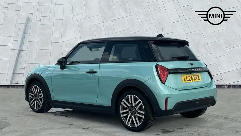 Gebraucht Mini Cooper Hatch 154 PS (113 kW) 2024 Grün Kleinwagen