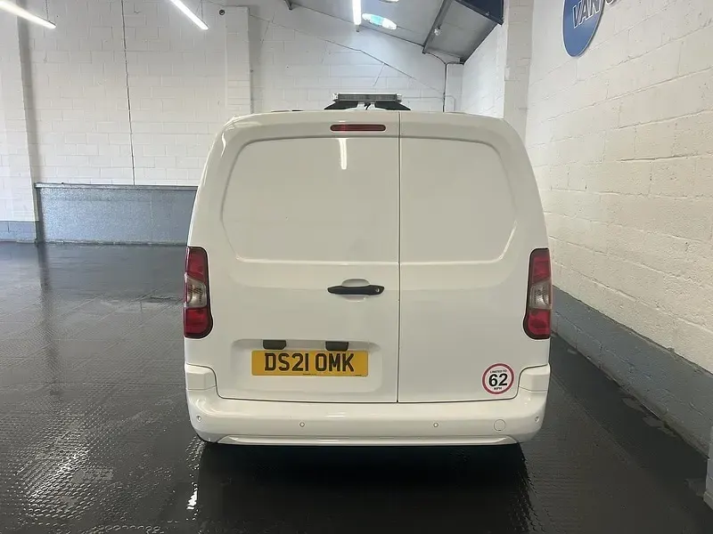Used Vauxhall Combo Sportive 100 HP (73 kW) 2021 White MPV