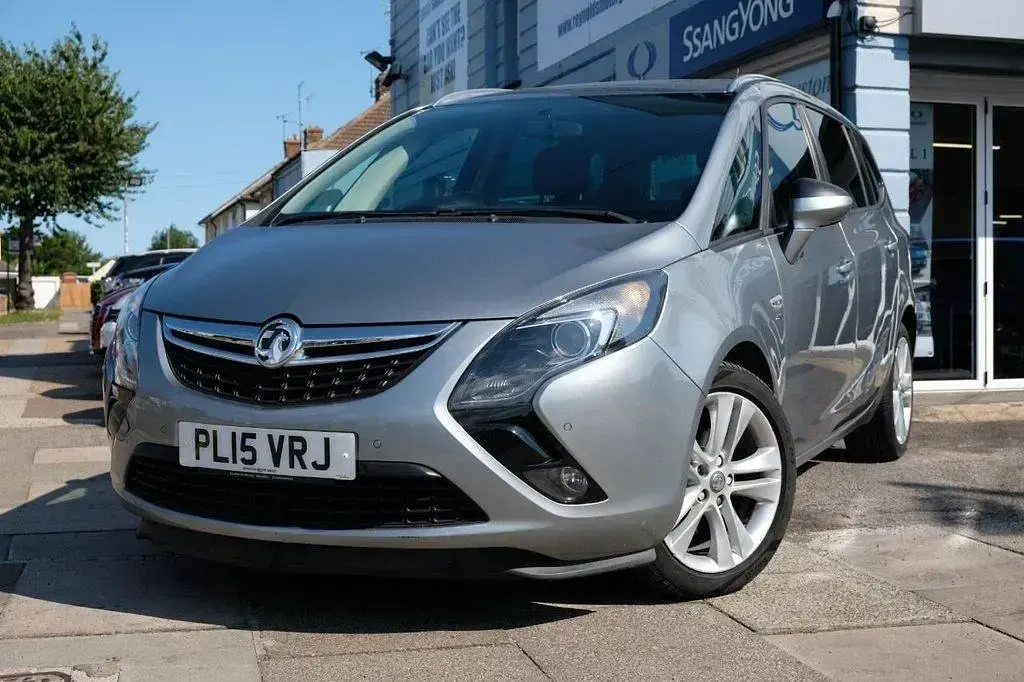 Used Vauxhall Zafira Tourer SRi 138 HP (101 kW) 2015 Silver MPV