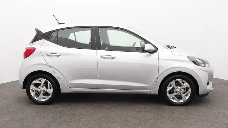 Used Hyundai i10 SE 84 HP (61 kW) 2022 Silver Hatchback